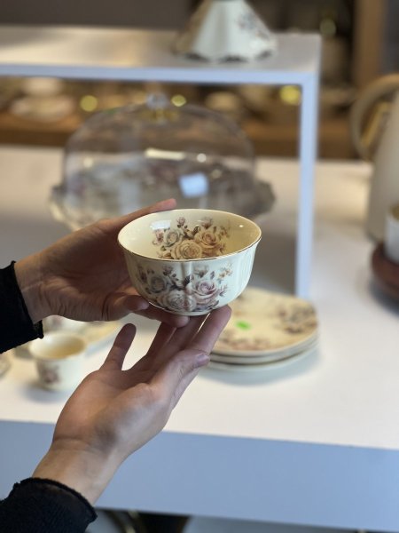 صحون مكسرات وتسالي انجليزي